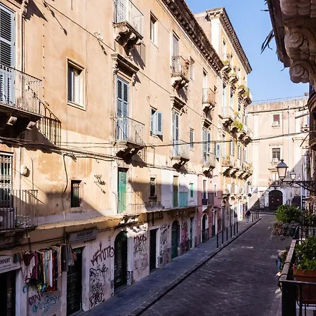 Goethe Al Leon D'oro By Wonderful Italy Catania